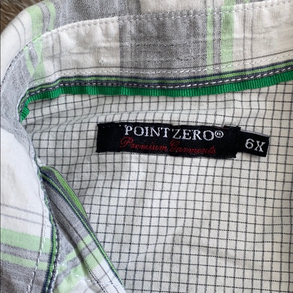 Boys point zero button up. - Picture 2 of 3